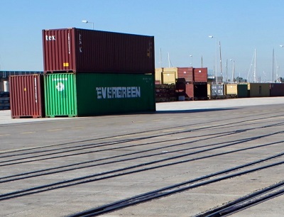 El puerto de Valencia y Stadler colaboran en el desarrollo de una locomotora de hidrógeno